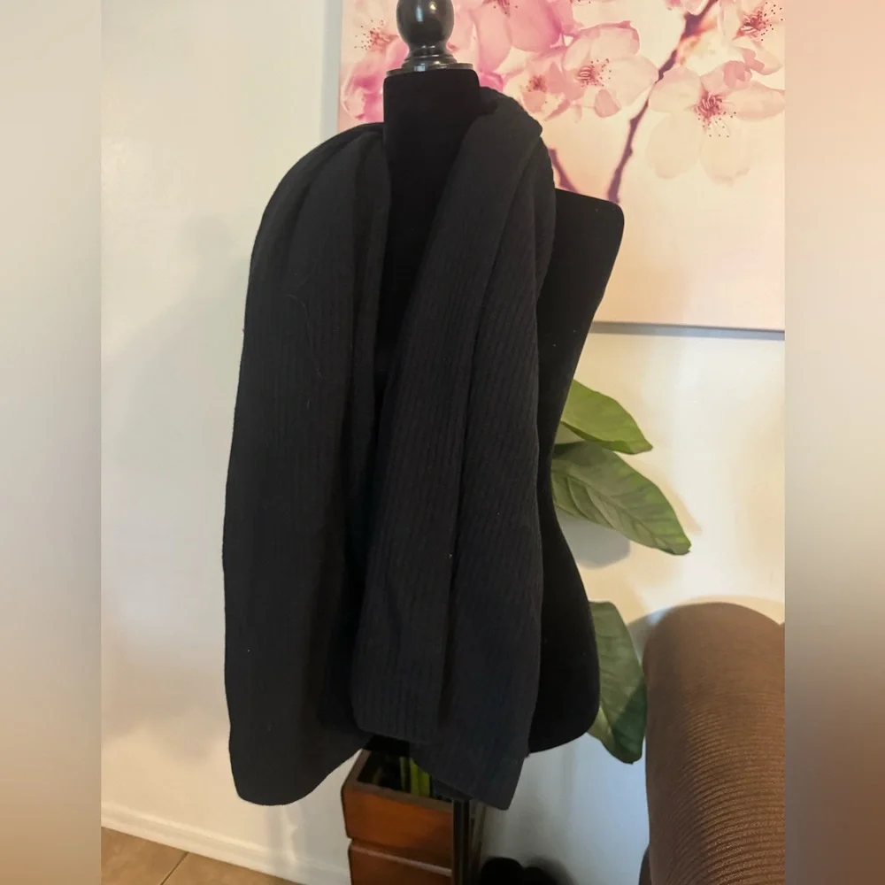 Halogen 100% Cashmere Ribbed Rectangular Heather Black Scarf